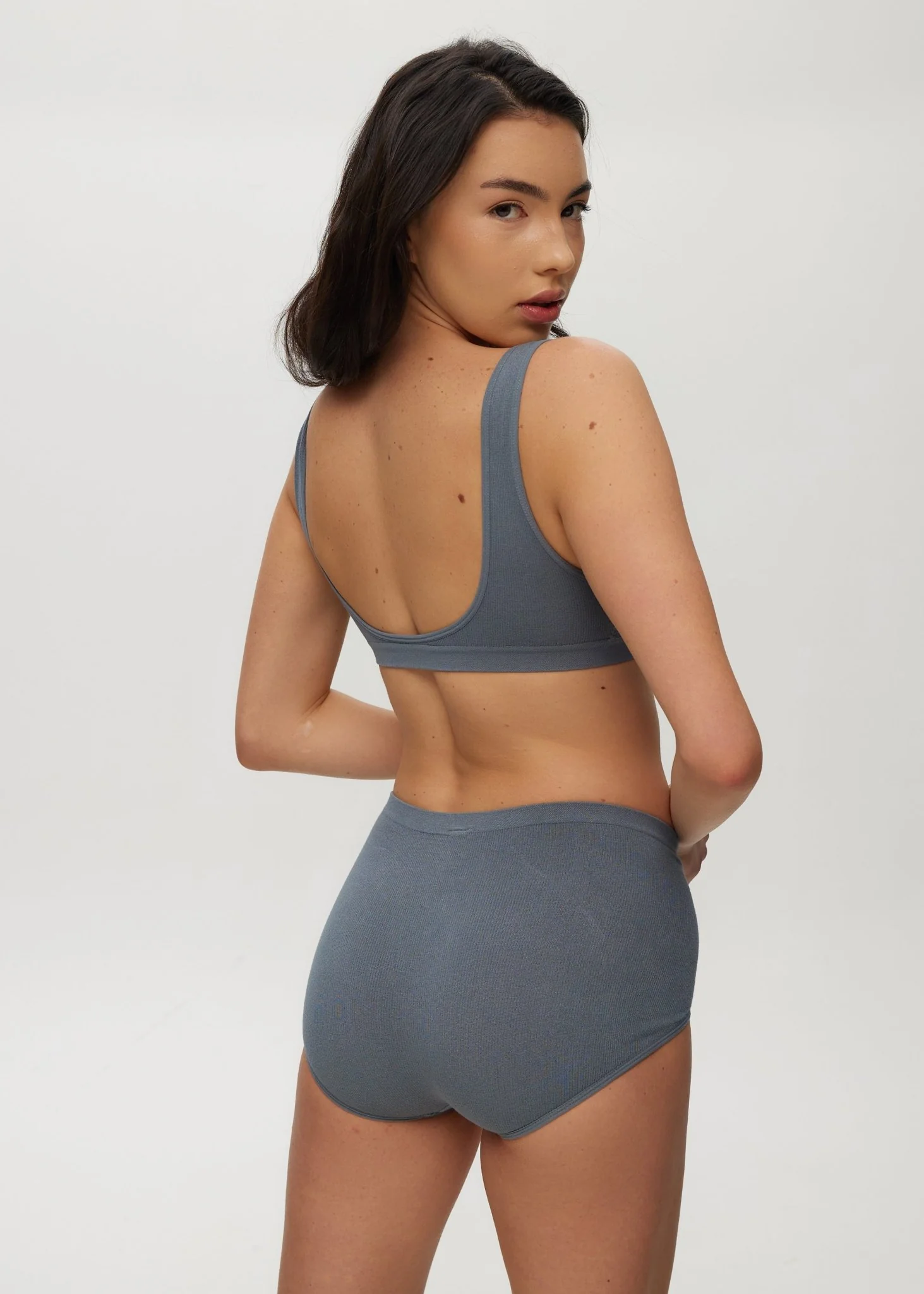 Seamless Rib Scoop Open Back Bralette - Image 3