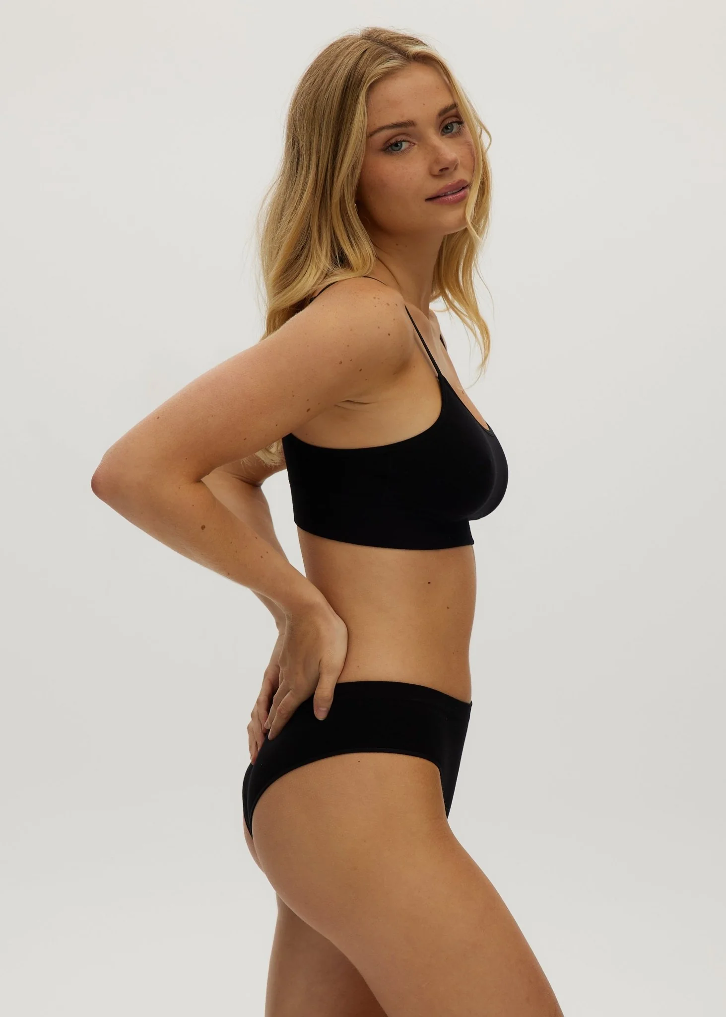 Seamless Scoop Neck Bra - Image 7
