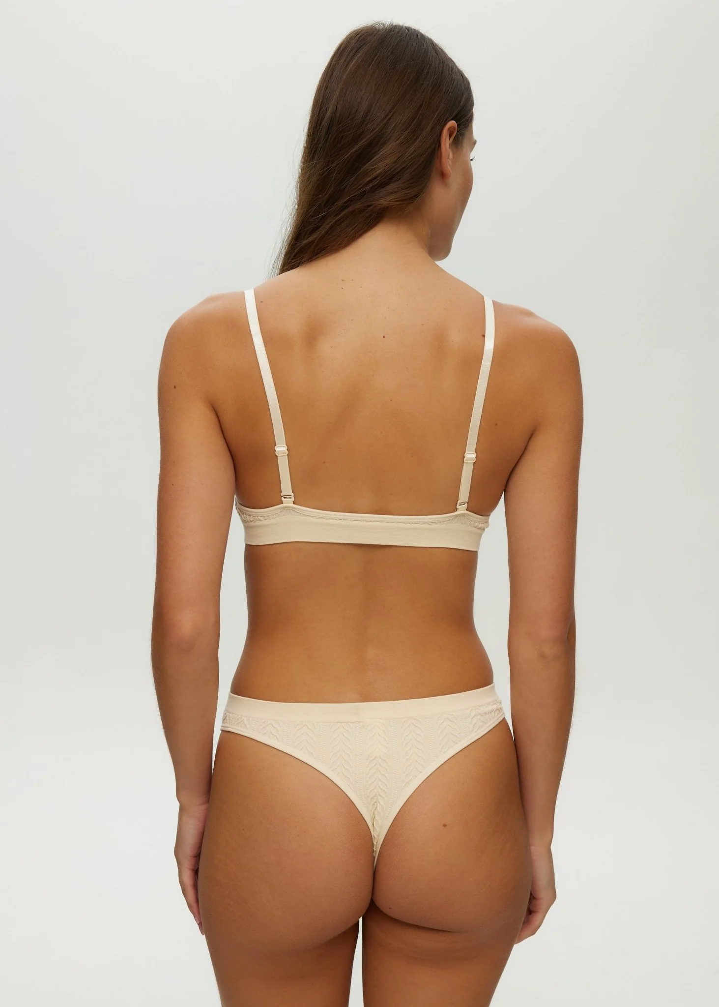 Seamless Scoop Neck Bralette - Image 12